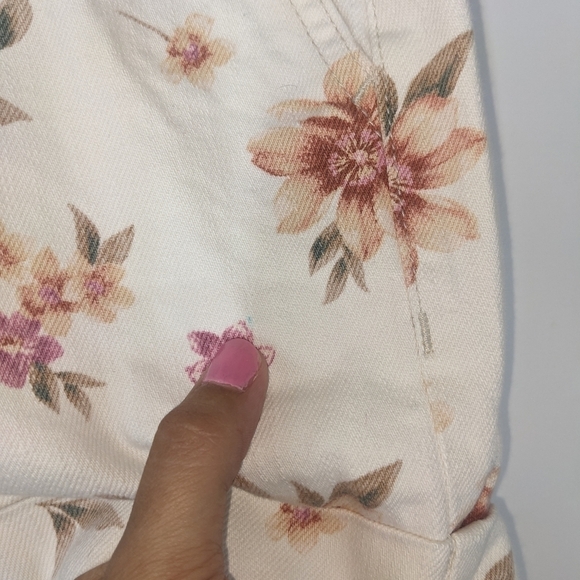 AMERICAN EAGLE Floral Cuffed Denim Jean Shorts - Picture 5 of 7